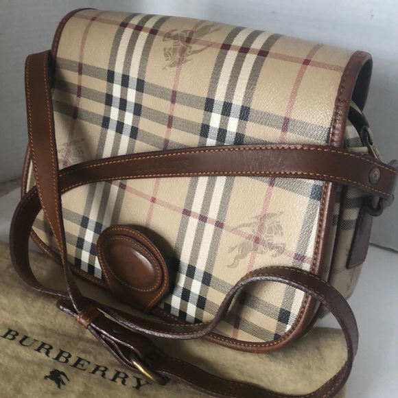 Burberry Handbags - 👋💯 %Authentic, Gorgeous Burberry Crossbody Bag.